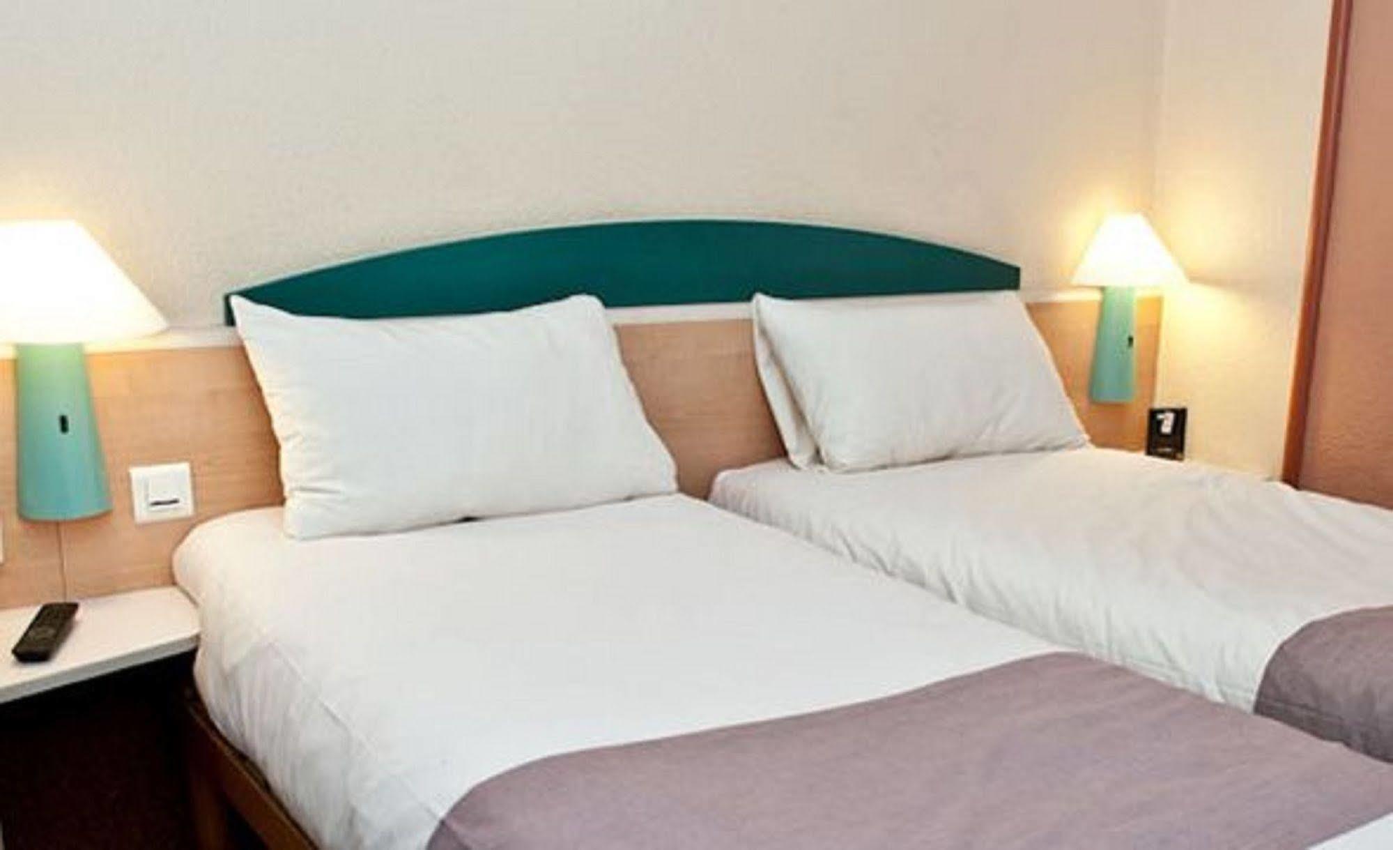 Egg Hotel Gonesse Гонес Экстерьер фото