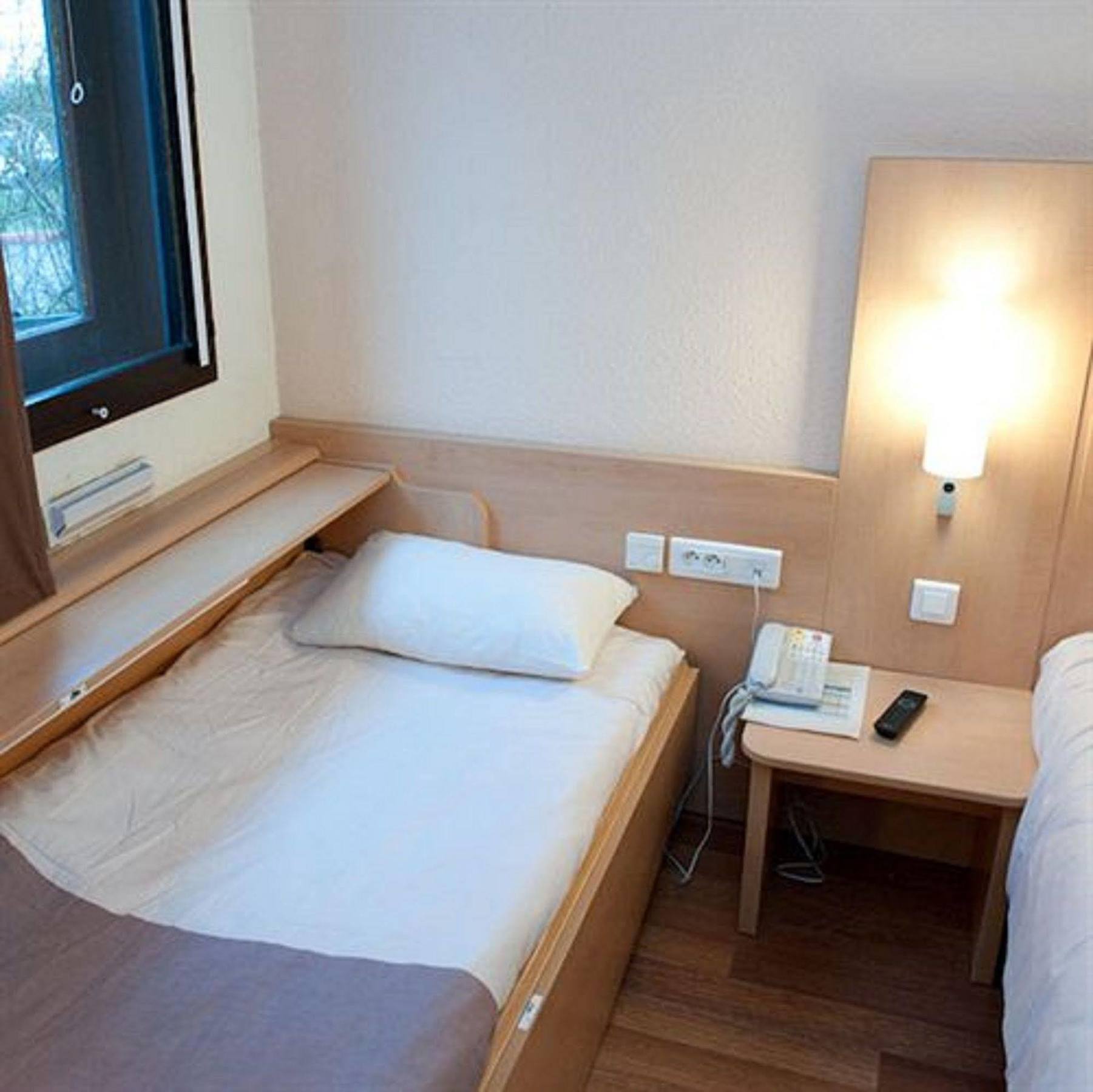 Egg Hotel Gonesse Гонес Экстерьер фото