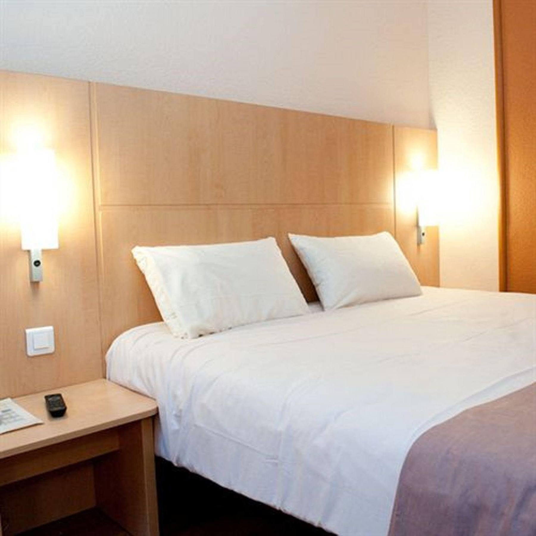 Egg Hotel Gonesse Гонес Экстерьер фото