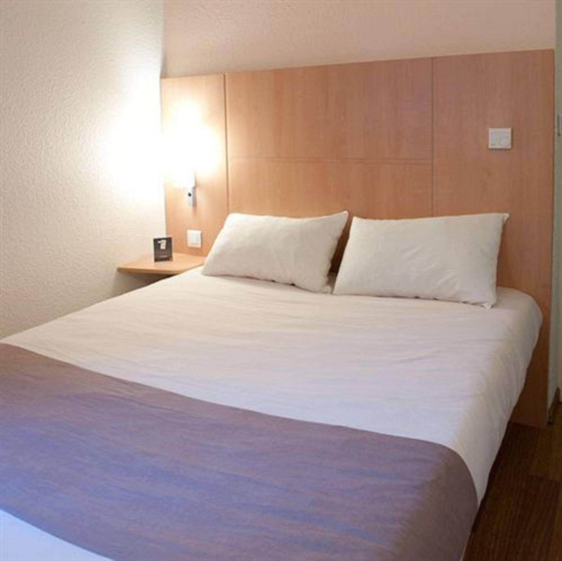 Egg Hotel Gonesse Гонес Экстерьер фото