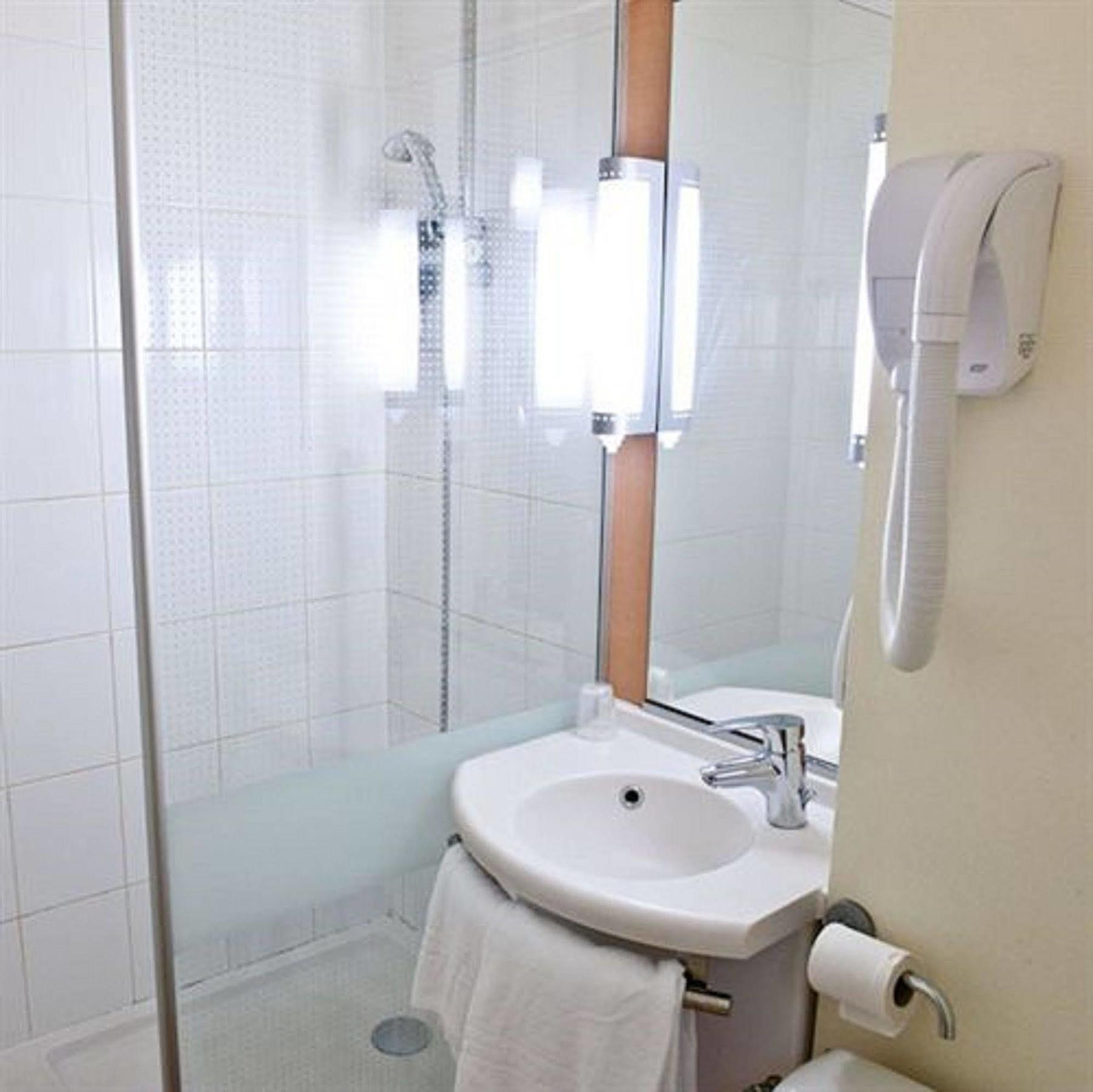 Egg Hotel Gonesse Гонес Экстерьер фото